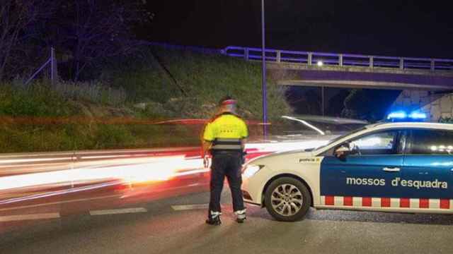 Imagen de archivo de los Mossos d'Esquadra, que han pedido prudencia al volante tras el choque frontal en Vidreres en el que han muerto cuatro jóvenes / MOSSOS