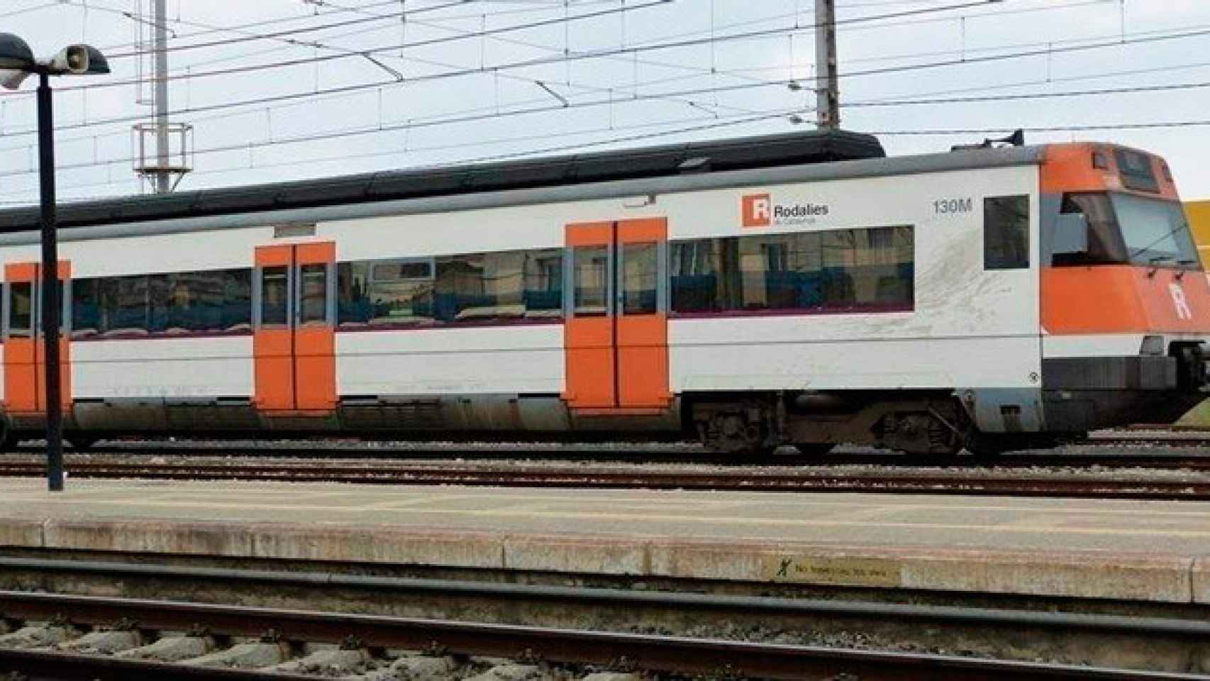 Un tren R1 con retenciones en el servicio de Rodalies de Cataluña / CG
