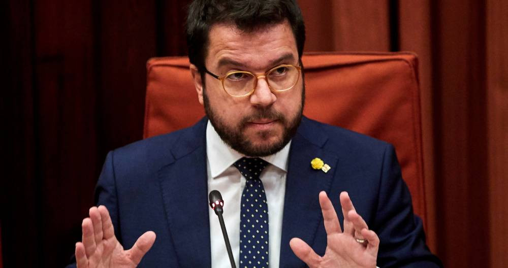 El vicepresidente de la Generalitat y consejero de Economía, Pere Aragonès (ERC), da explicaciones a la oposición en el Parlament / EFE