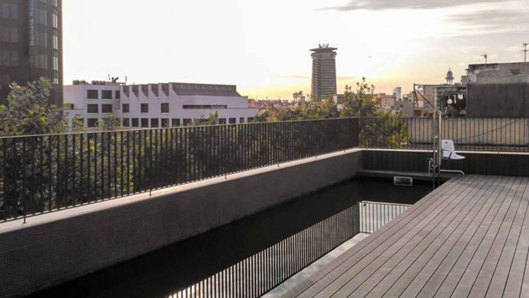 Piscina de la azotea del Niu Hotel, el último activo que abrirá Actahotels en Barcelona / CG
