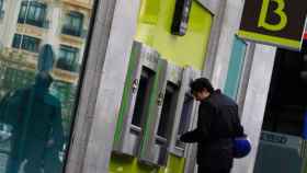 Cajeros automáticos de Bankia en la calle / EFE