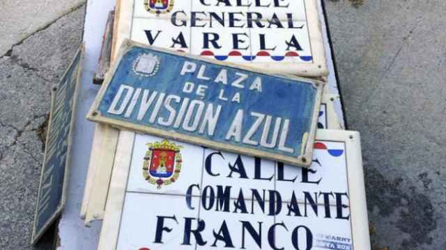 Las placas que serán devueltas a su lugar original en la ciudad de Alicante
