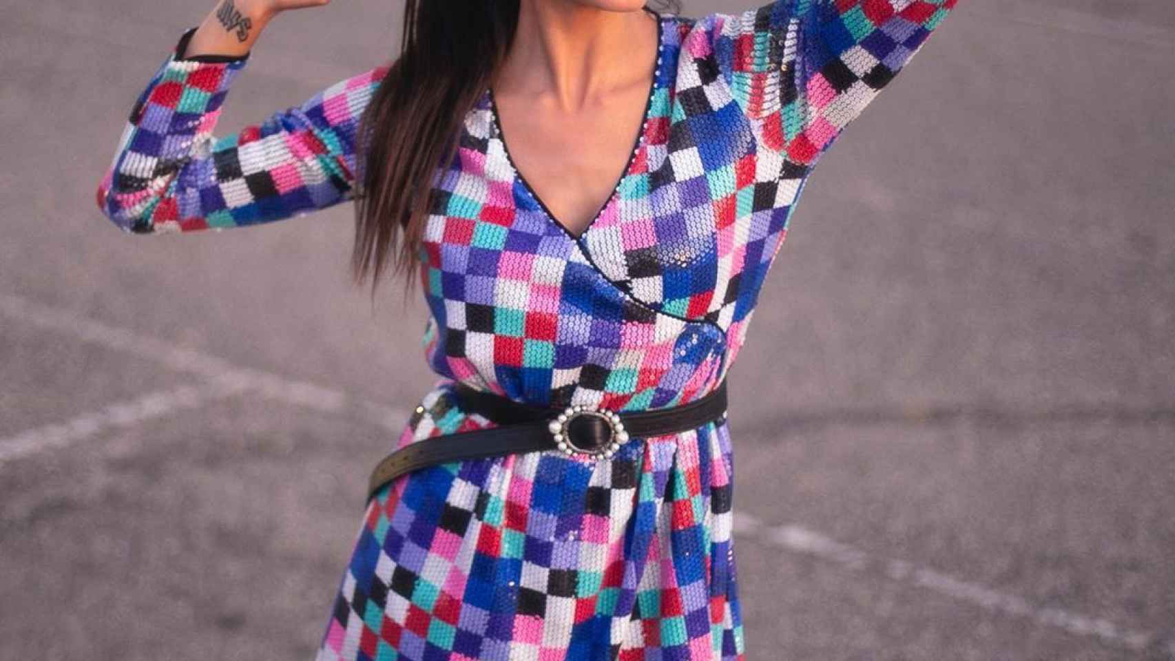 Pilar Rubio posa con un vestido de colores