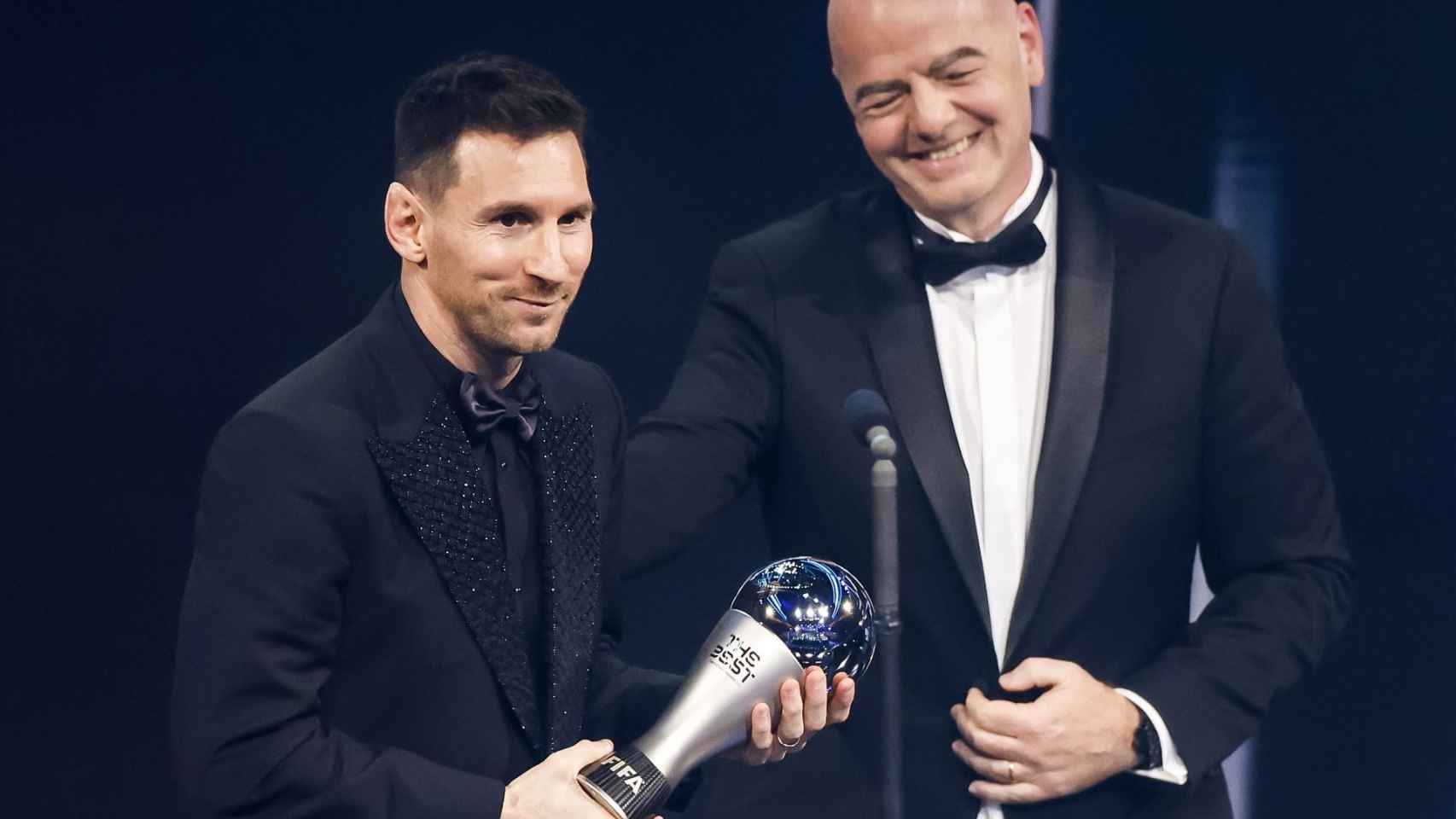 Leo Messi recoge su segundo The Best / EFE