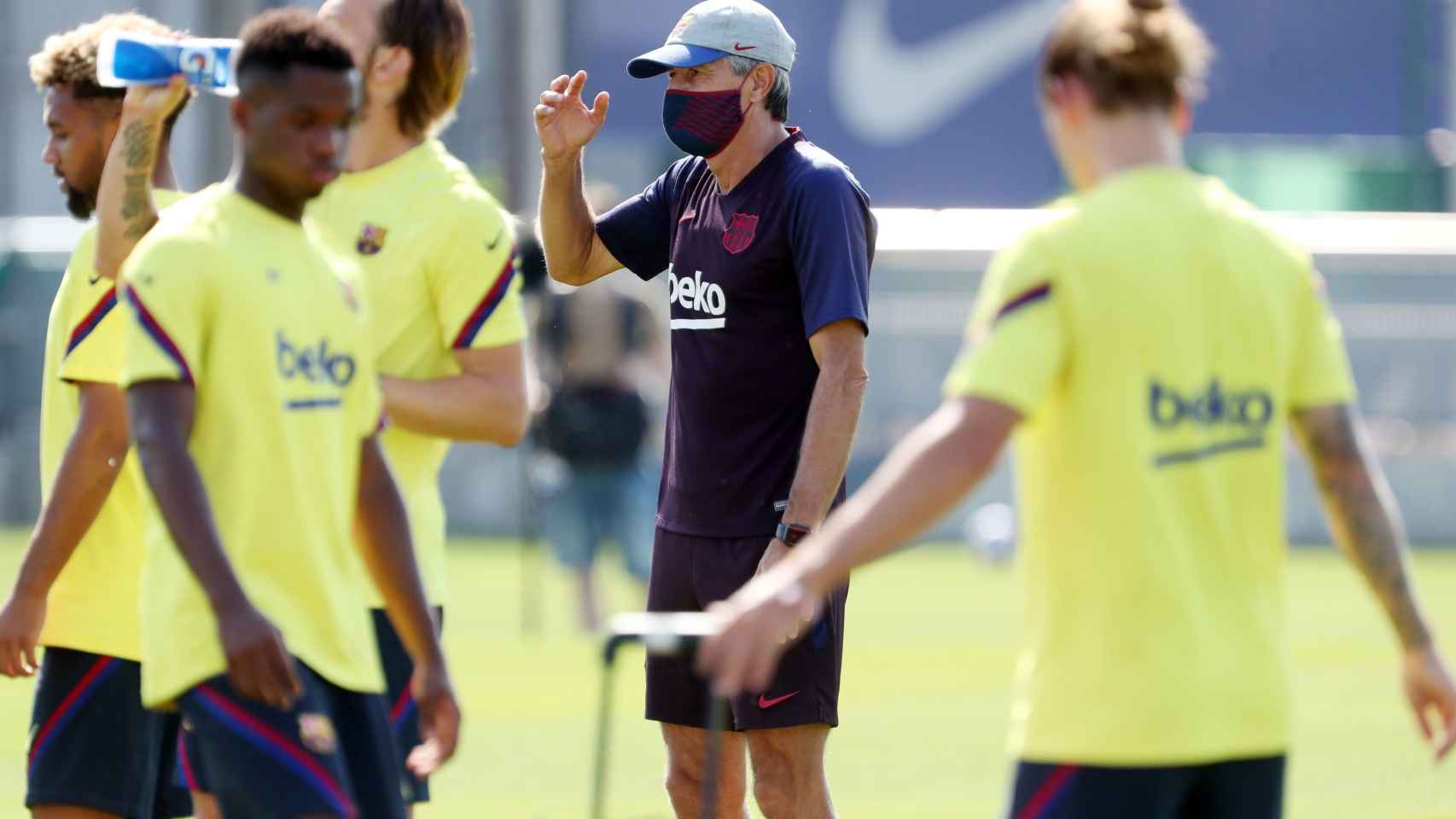 Quique Setién durante un entrenamiento del Barça / FC Barcelona
