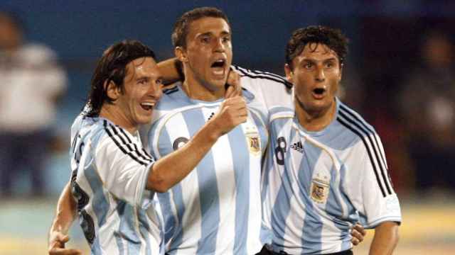 Leo Messi con Hernán Crespo y Zanetti / EFE