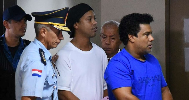 Ronaldinho, entrando a la cárcel de Paraguay | REDES