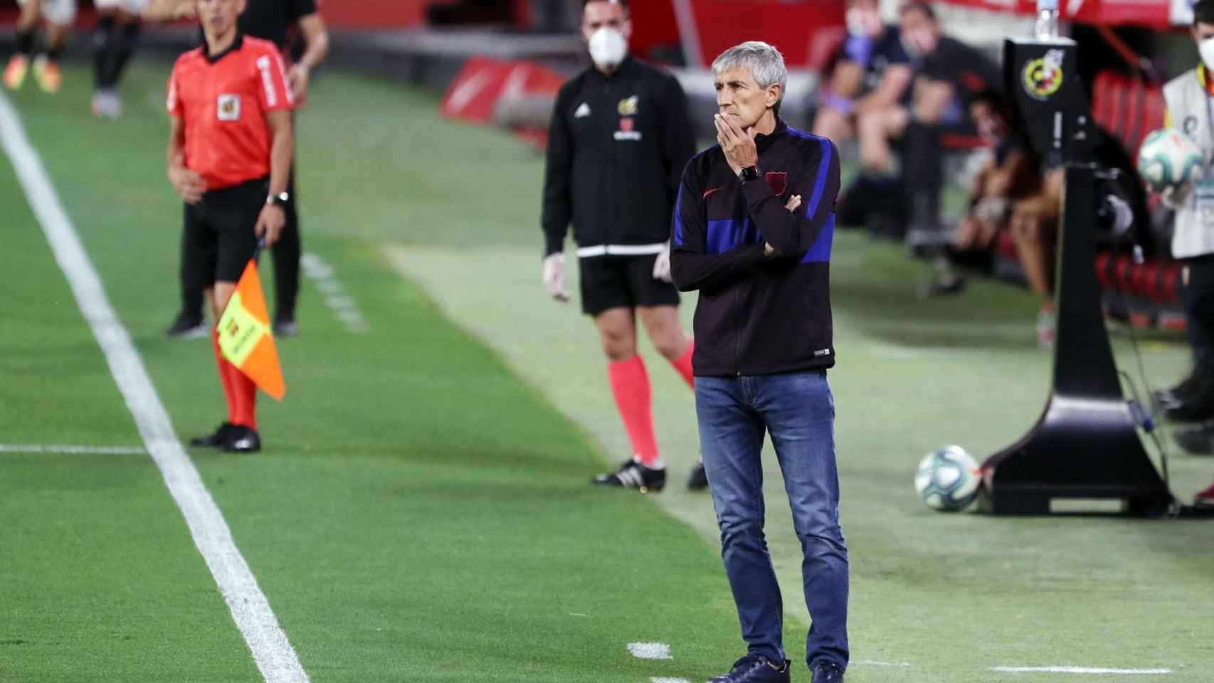 Quique Setién en la banda del Sánchez Pizjuán en el Sevilla-Barça / FC Barcelona