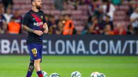 Messi en un calentamiento con el Barça / EFE
