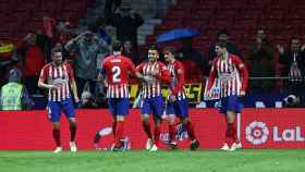 Una foto de los jugadores del Atlético de Madrid celebrando el gol de Correa al Valencia / EFE