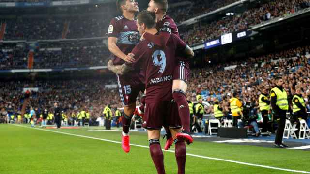 Los jugadores del Celta celebran un gol en el Bernabéu | EFE