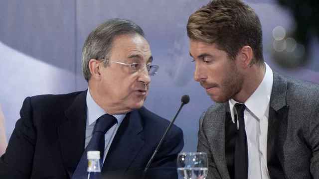 Una foto de Florentino Pérez y Sergio Ramos durante un acto / EFE