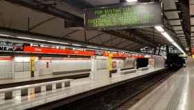 La estación de Glòries del metro de Barcelona, vacía por el estado de alarma / EP