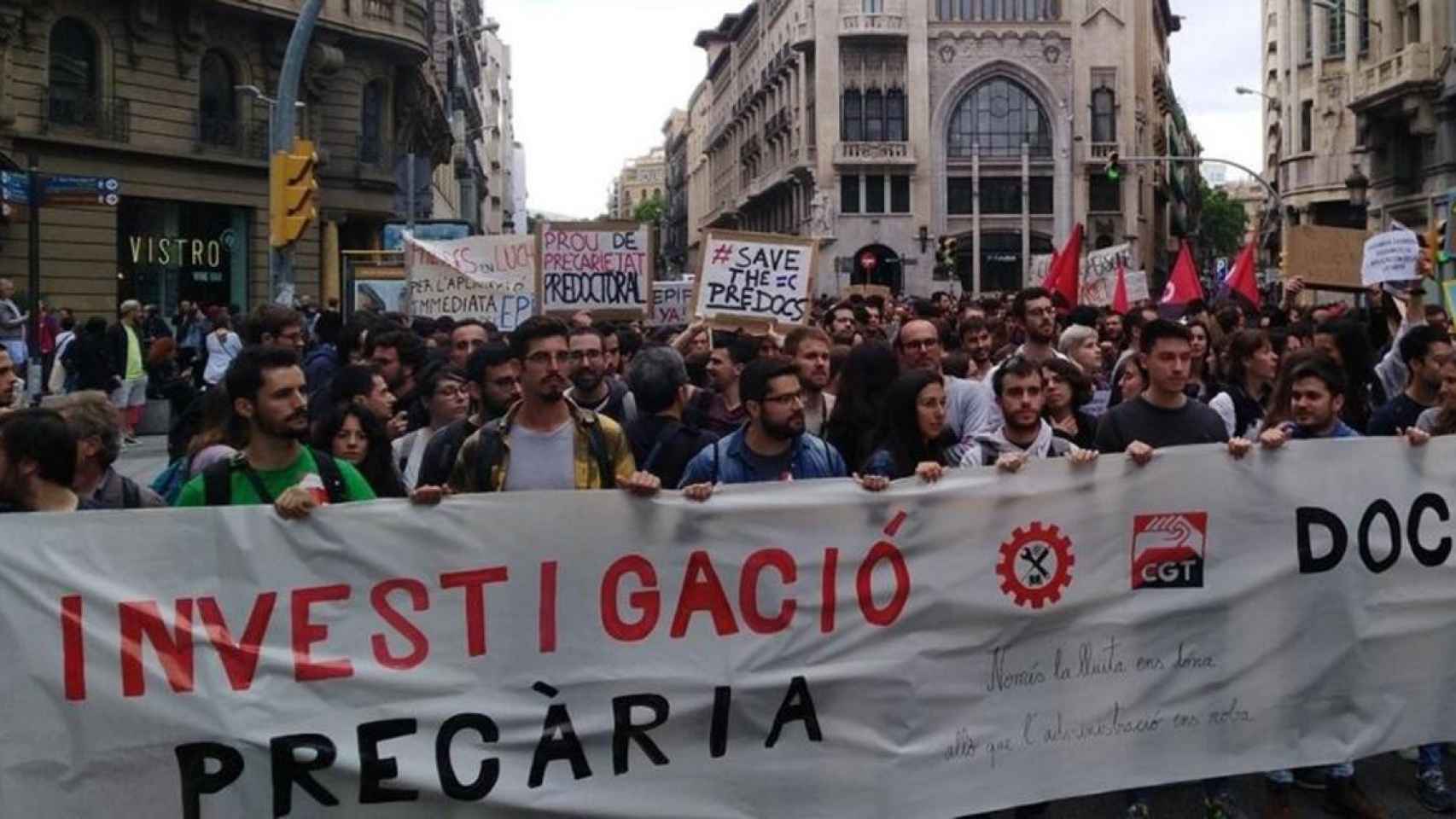 Protesta contra la precariedad de los investigadores catalanes, consecuencia de la falta de inversión en ciencia / EUROPA PRESS