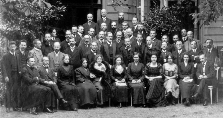 Fotografía Sigmund Freud y sus amigos, donde aparece Lou Andreas-Salomé. Portrait of Psychoanalytic Congress.