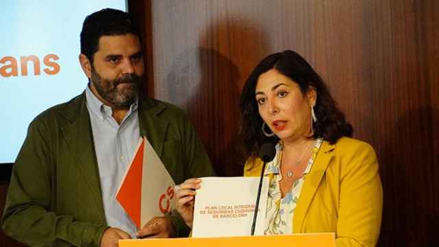 Luz Guilarte (d), portavoz de Ciudadanos en el Ayuntamiento de Barcelona / CS