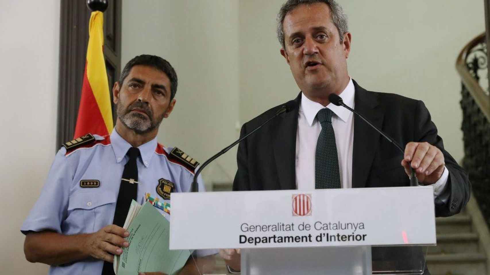 El exmayor de los Mossos d'Esquadra Josep Lluís Trapero y el exconsejero del Interior Joaquim Forn, después de los atentados del 17A / EFE