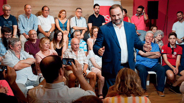 José Luis Ábalos, ministro de Fomento y secretario de Organización del PSOE, en un acto del PSC en Castell-Platja d'Aro este sábado / EFE