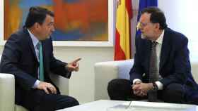 Aitor Esteban y Mariano Rajoy en su último encuentro en la Moncloa. / EFE