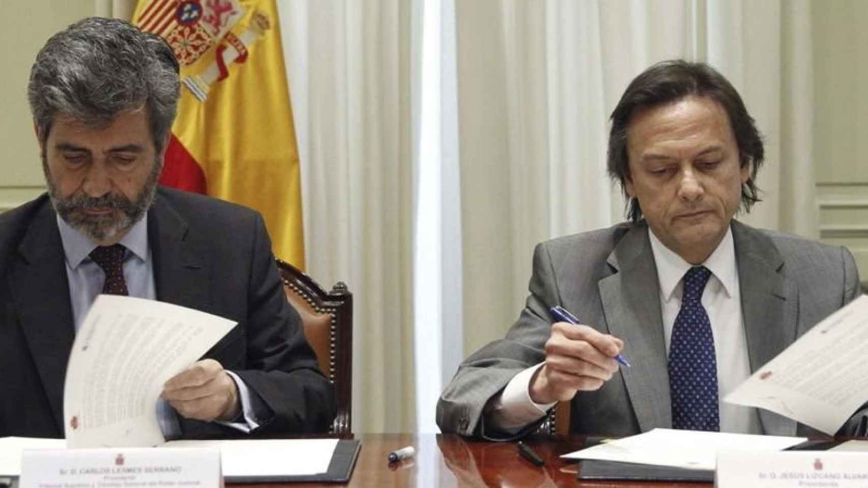 Carlos Lesmes junto con el presidente de Transparencia Internacional España, Jesús Lizcano, en una foto de archivo.