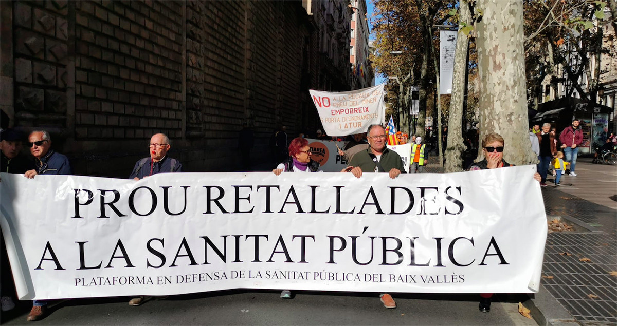 Pensionistas protestan por los recortes sanitarios en Barcelona