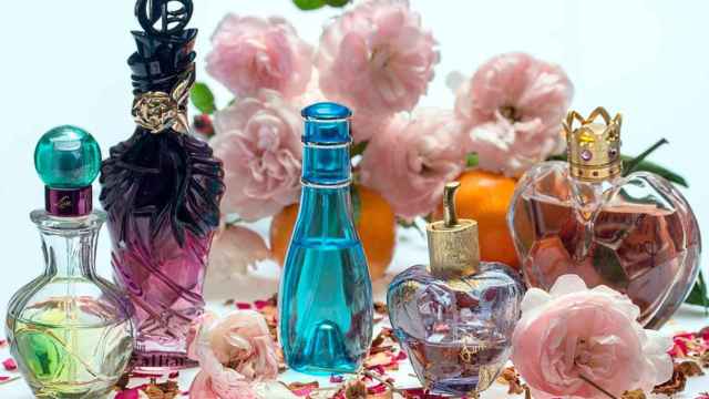 Frascos con distintos perfumes