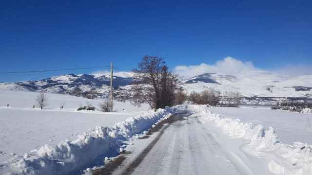 Una carretera nevada por el paso de la borrasca Emma por Cataluña / TWITTER