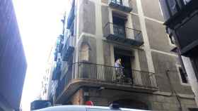 El edificio municipal okupado en el Raval, en calle Sant Ramon / TWITTER