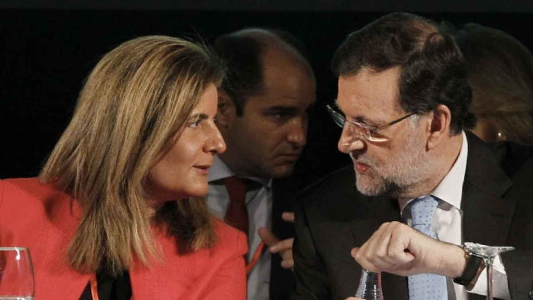 Fátima Báñez, ministra de Empleo y Sanidad en funciones, y Mariano Rajoy, presidente también en funciones / EFE