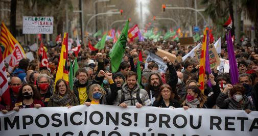 Manifestantes y sindicatos en la manifestación del primer día de huelga educativa en Cataluña / David Zorrakino (EP)