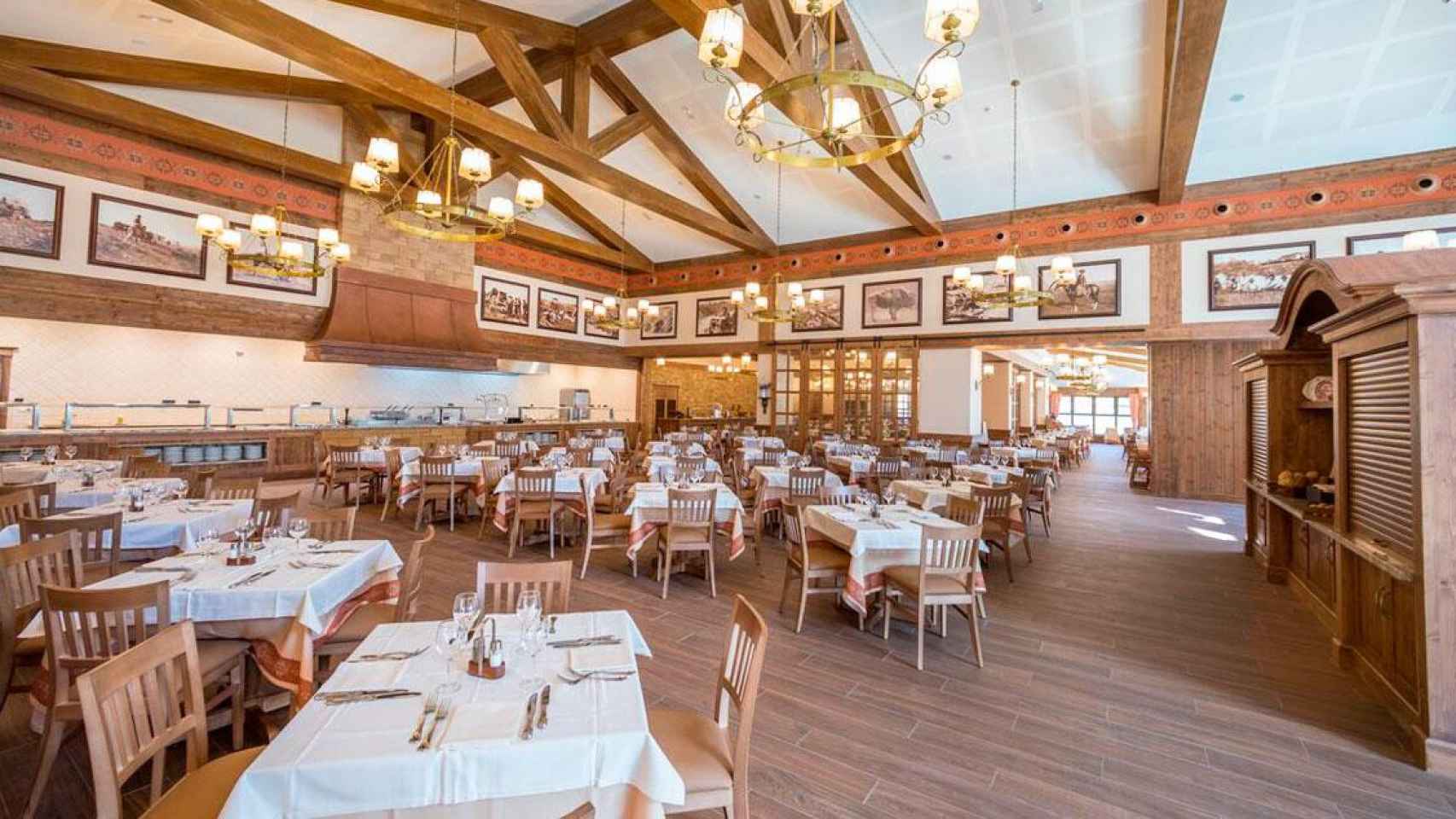 El restaurante del hotel Colorado Creek, uno de los hoteles más icónicos de PortAventura World / CG