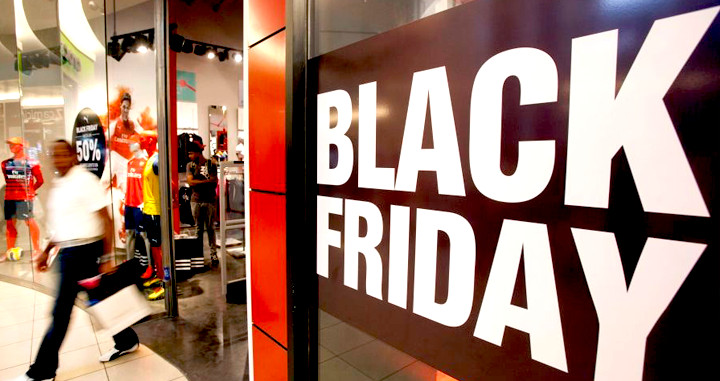 Cartel de Black Friday en una tienda de un centro comercial / EFE