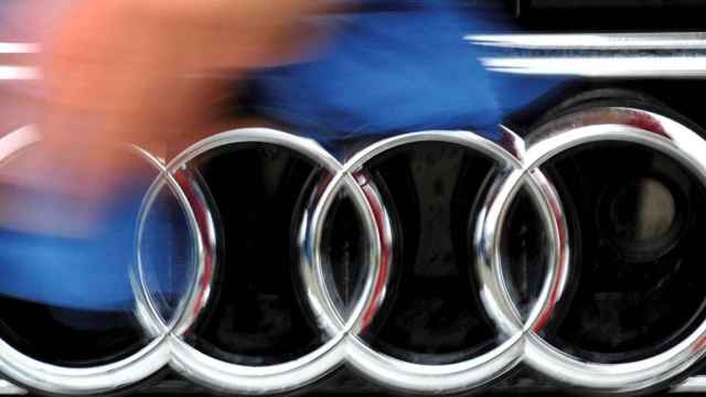 Logo de Audi en un coche de la marca / EFE