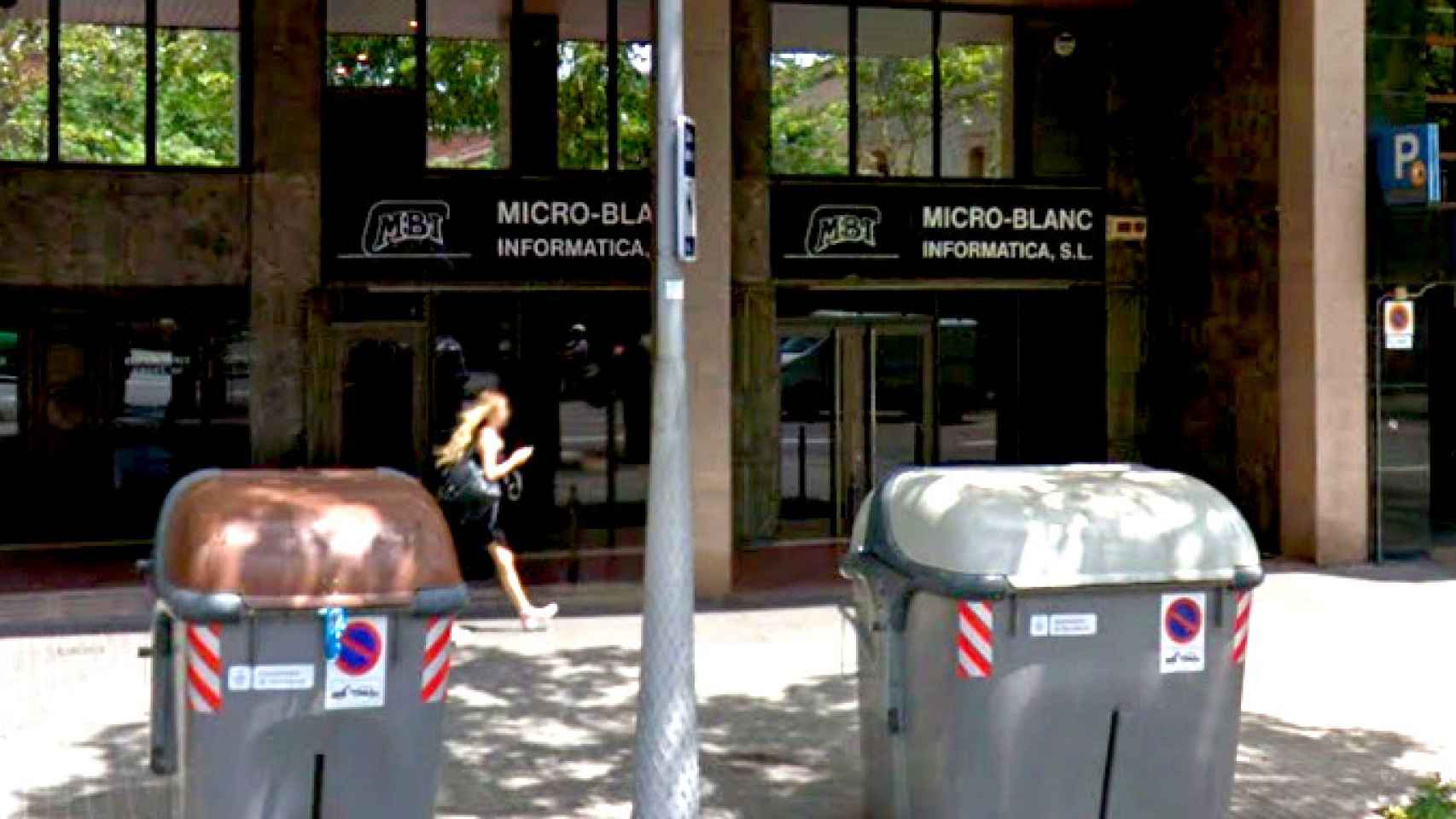 Micro Blanc Informática en la calle Comte d'Urgell de Barcelona / CG