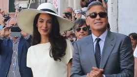 El actor George Clooney junto a su esposa Amal Alamuddin