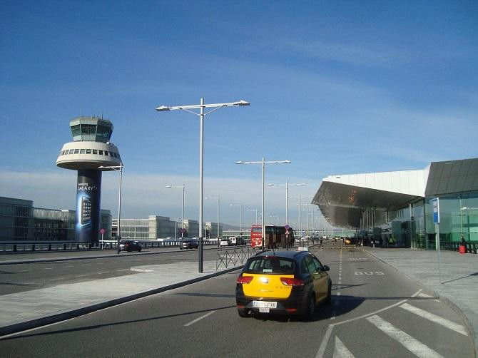 Terminal del Aeropuerto de Barcelona / PIXABAY