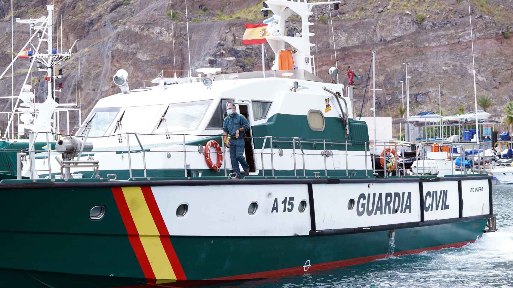 Barco de la Guardia Civil que investigan de la desaparición de dos niñas desaparecidas en TenerifeEP