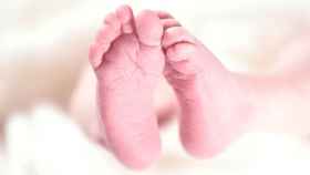 Foto de archivo de los pies de un bebé / PIXABAY