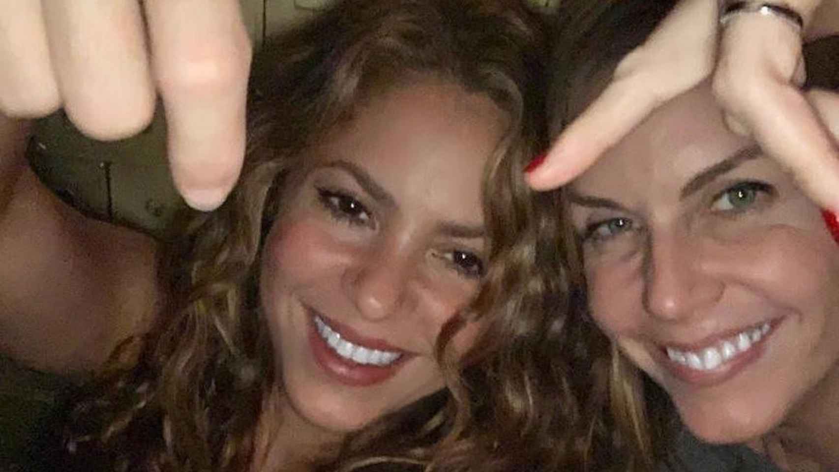 Shakira con su amiga de fiesta por Nueva York