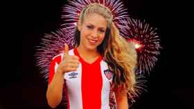 Shakira, con la camiseta del Junior y unos fuegos artificiales / FOTOMONTAJE DE CULEMANÍA