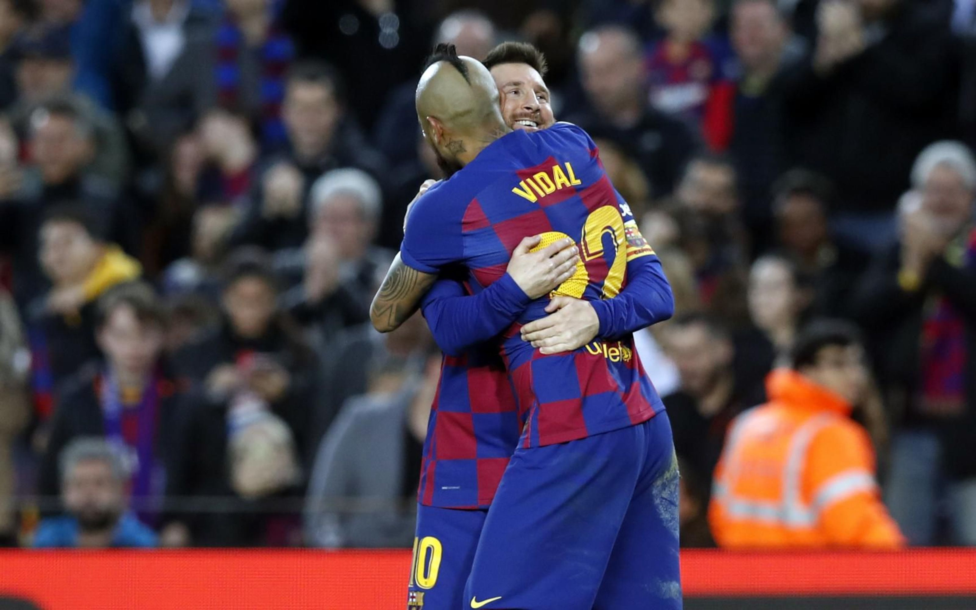 Arturo Vidal y Leo Messi celebrando el segundo gol del Barça / FC Barcelona