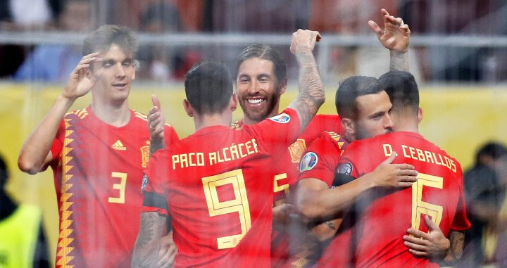 Una foto de los jugadores de la selección española celebrando el gol de Paco Alcácer / EFE