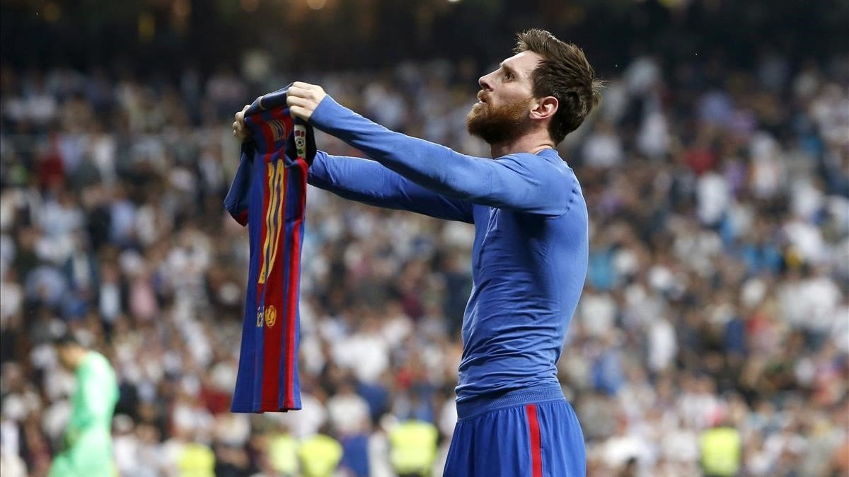 Messi celebra el 2-3 al Real Madrid en el Bernabéu en abril de 2017 / EFE