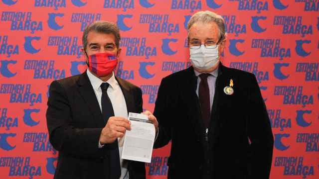 Laporta, recibiendo sus primeras firmas | Estimem el Barça