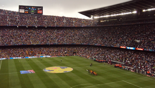 Panorámica de las gradas del Camp Nou llenas durante un partido / EFE