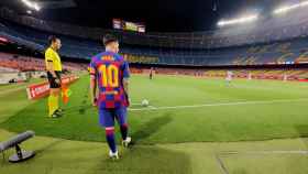 Leo Messi, sacando un córner con el Barça | EFE