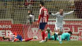 Un jugador de la Cultural Leonesa celebrando su gol contra el Atlético de Madrid / EFE