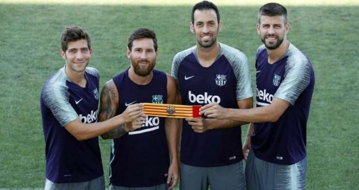 Roberto, Messi, Busquets y Piqué; los cuatro capitanes del Barça / FC Barcelona
