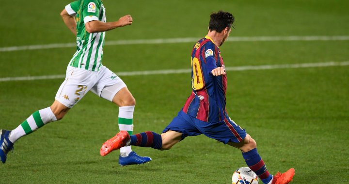 Messi marcano su segundo gol contra el Betis / Redes