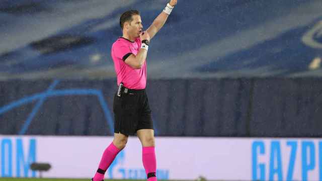 Danny Makkelie arbitrando al Real Madrid-Chelsea / EFE